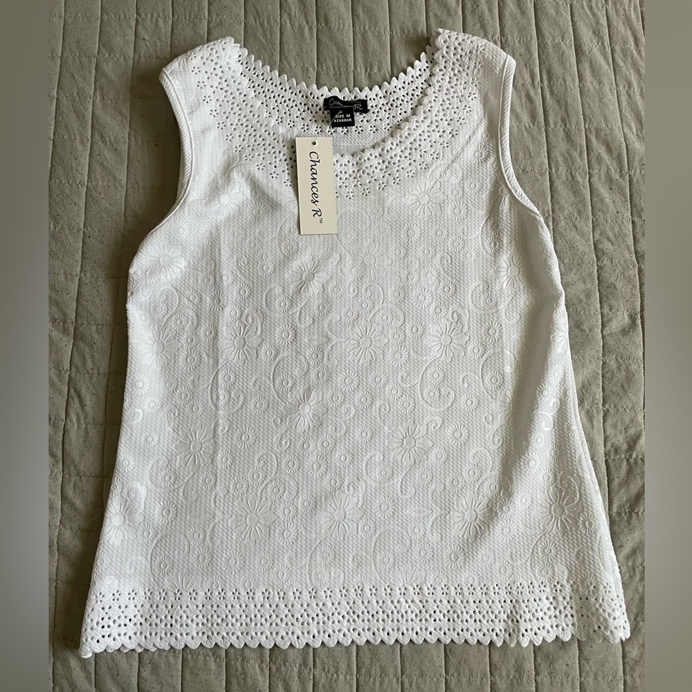 NWT - Chances R brand - Women’s White Sleeveless Top - Size Medium